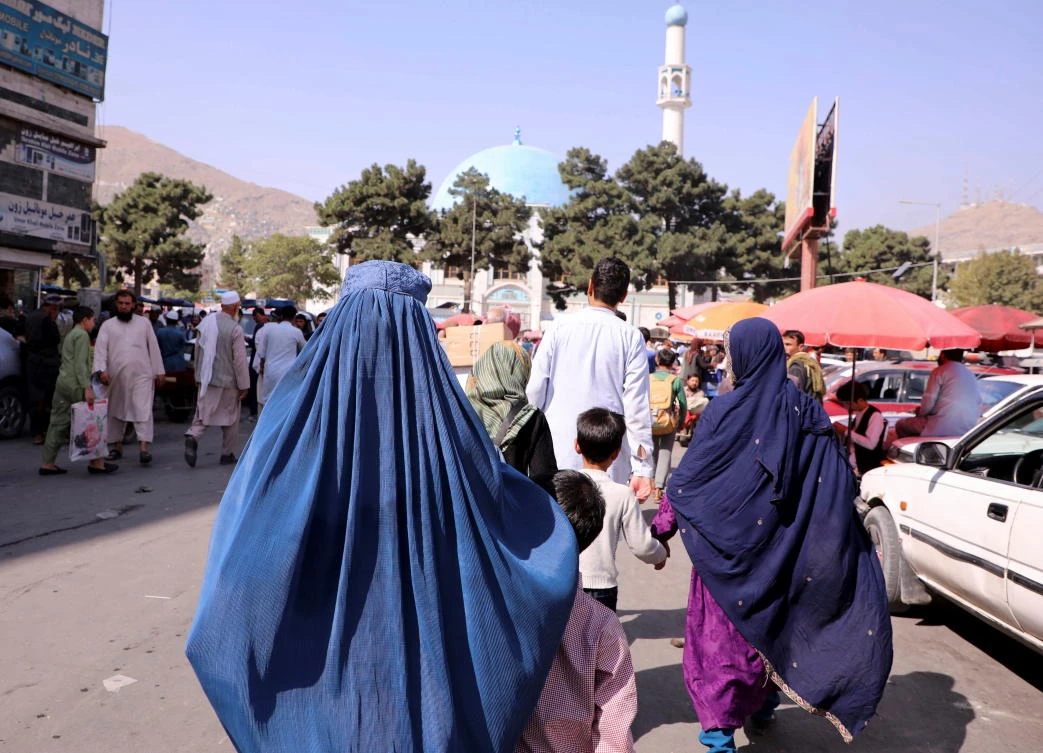 An Afghan family walk along a street in Kabul, Afghanistan September 4, 2021. (Reuters)