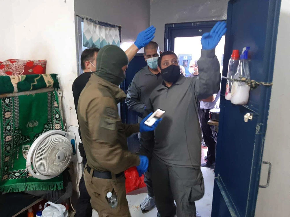Questions plague Israeli security forces after jailbreak