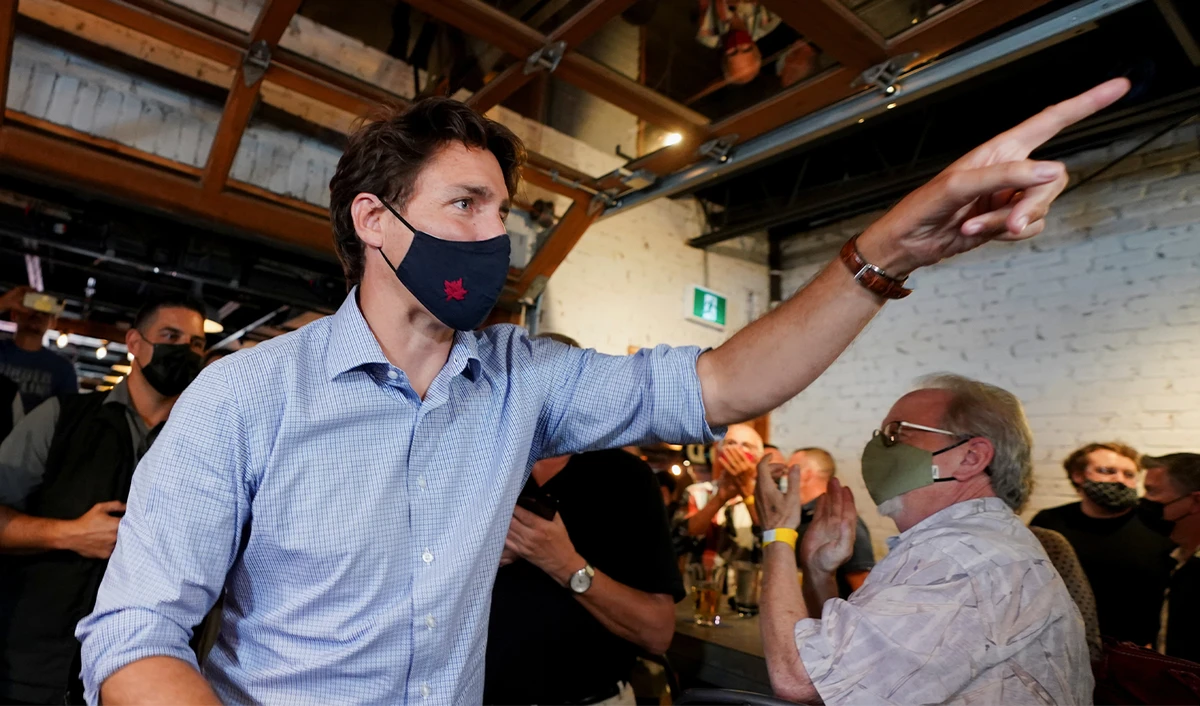 Canada’s Trudeau hit by gravel on campaign trail dogged by anti-vaccine hecklers