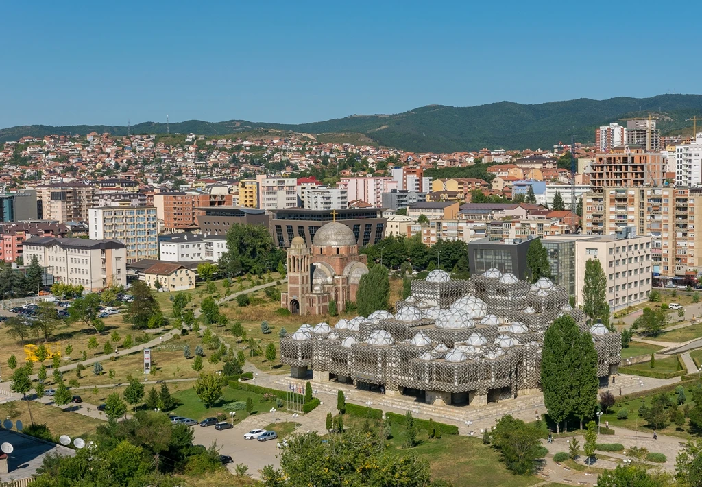 Doctors remove cell phone from prisoner’s stomach in Kosovo