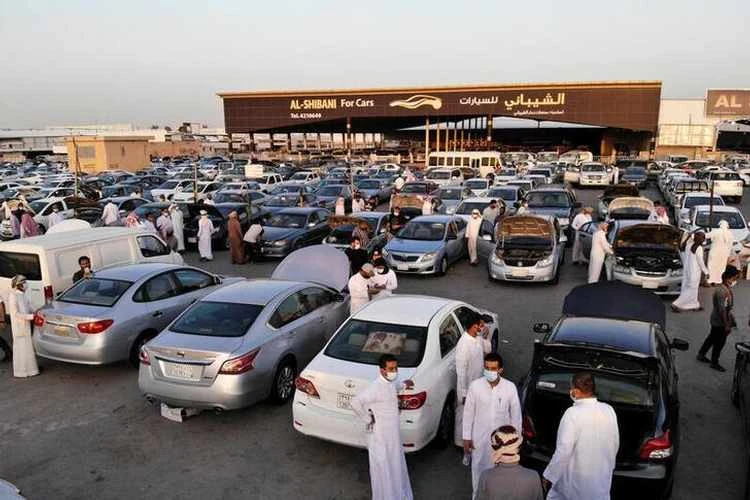 Saudi authorities study auto sector to boost growth