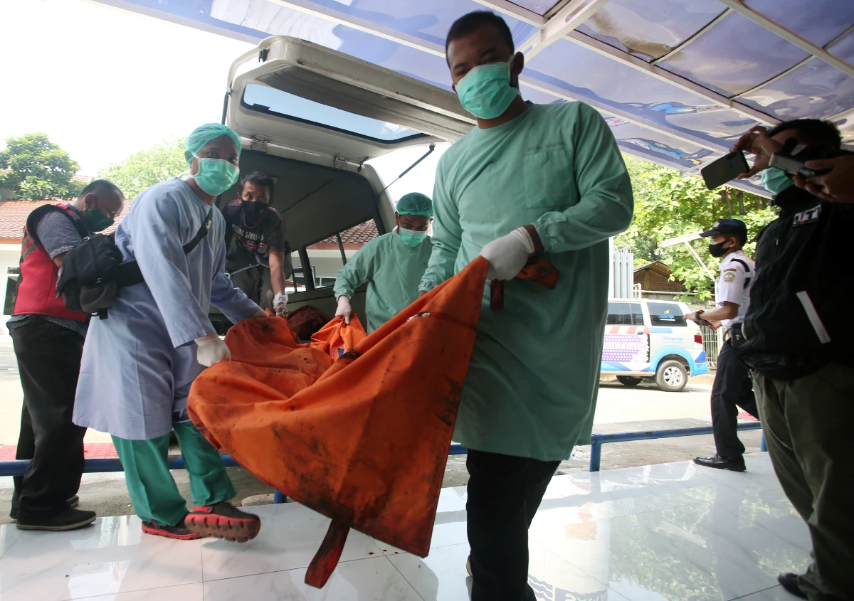 Fire kills 41 inmates, 80 hurt at crowded Indonesian prison