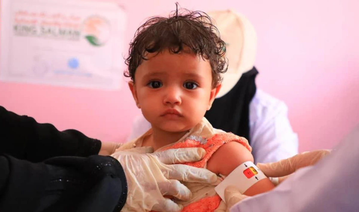 The project, which aims to provide therapeutic feeding, healthcare and counseling, has helped 20,095 people in one week. (SPA)