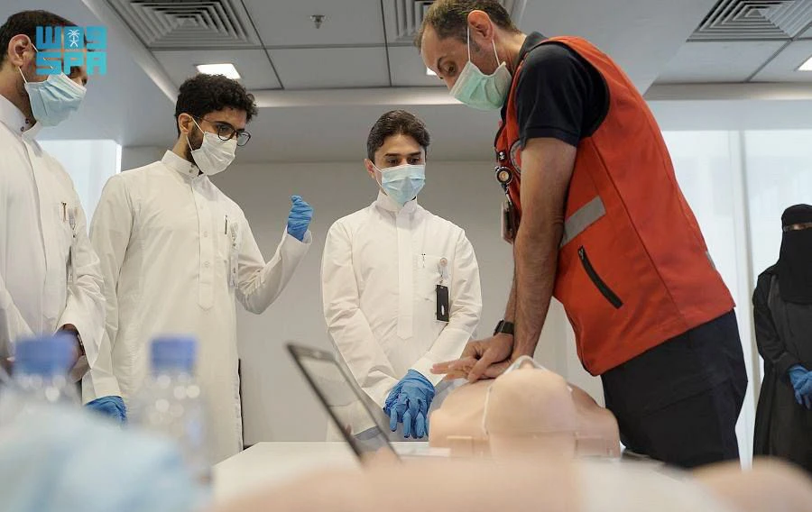 Lectures and training courses in first aid hosted by the SRCA are helping the public learn important first aid skills. (SPA)