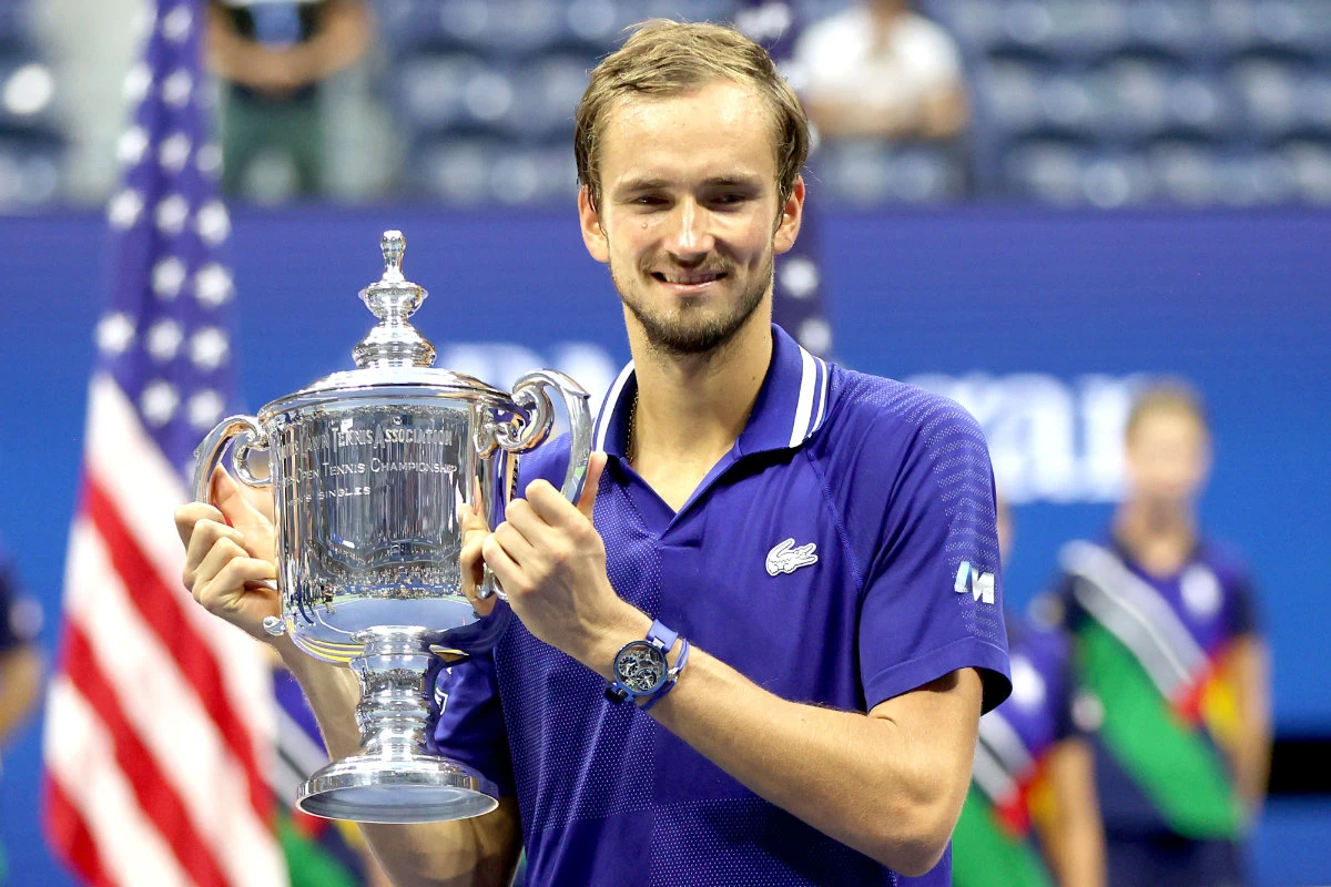 Daniil Medvedev celebrates with the championship trophy after defeating Novak Djokovic in the 2021 US Open on Sunday in New York. (Matthew Stockman/Getty Images/AFP)