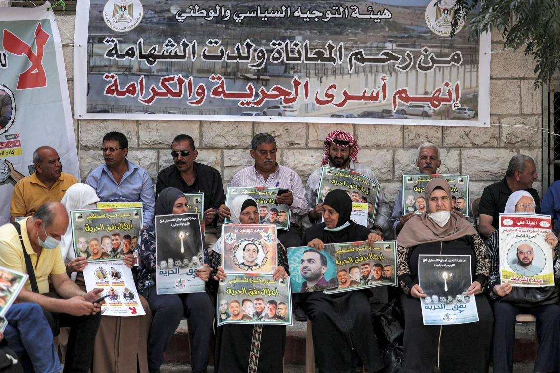 1,400 Palestinians in Israel jails to hold hunger strike