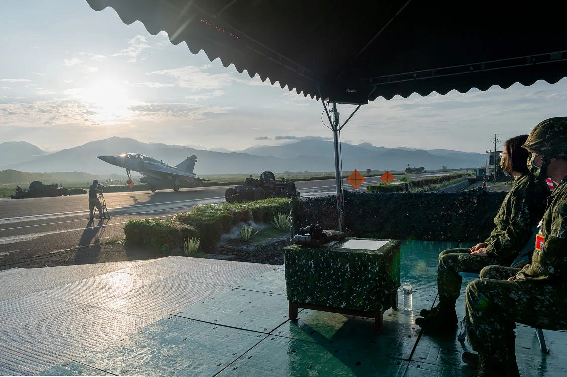 Taiwanese President Tsai Ing-wen, second from right, watches as a military jet taxis along a highway in Jiadong, Taiwan on Sept. 15, 2021. (Taiwan Presidential Office via AP)