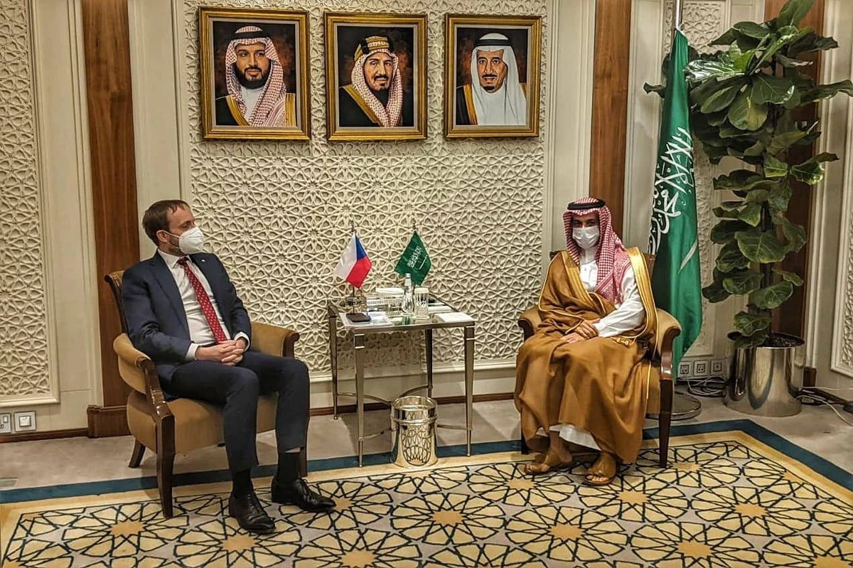 Saudi Foreign Minister Prince Faisal bin Farhan meeting with Czech FM Jakub Kulhanek at his office in Riyadh. (SPA)