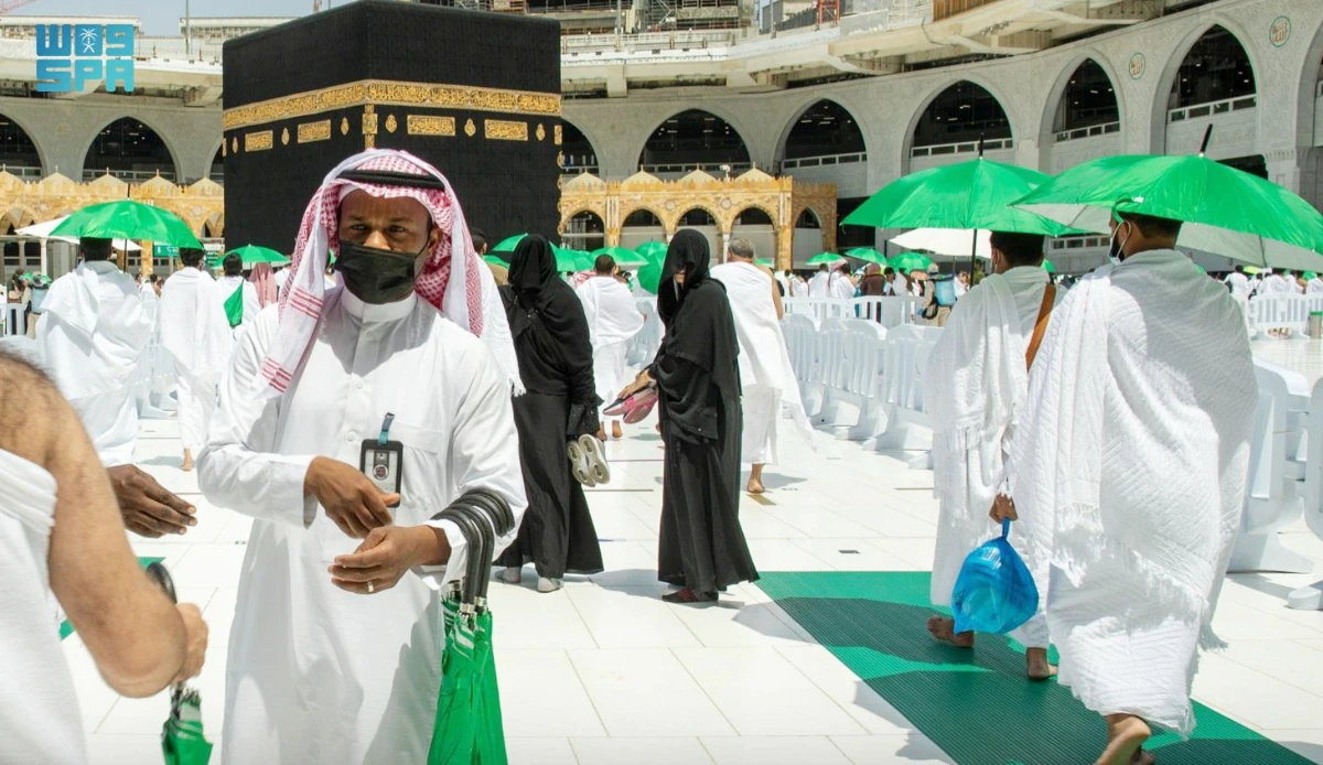 Thousands of umbrellas distributed in Makkah's Grand Mosque. (SPA)