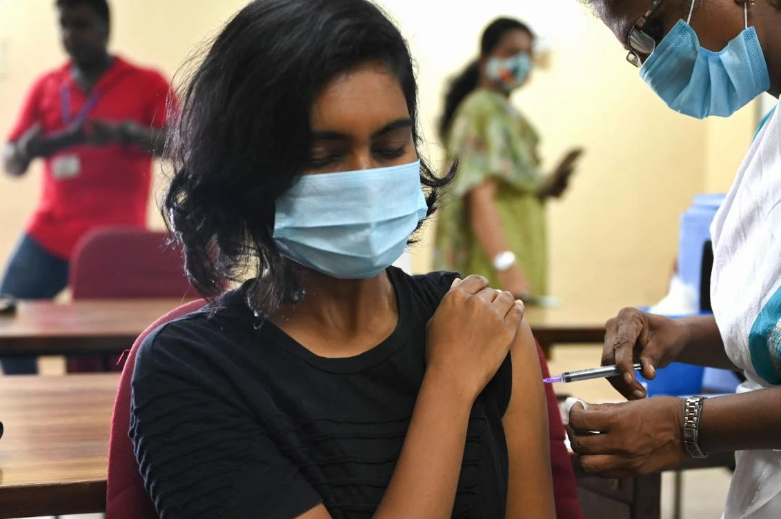 A health worker inoculates a student with a dose of the Covishield Covid-19 coronavirus vaccine at a vaccination camp in Chennai on September 17, 2021. (Photo by Arun SANKAR / AFP)