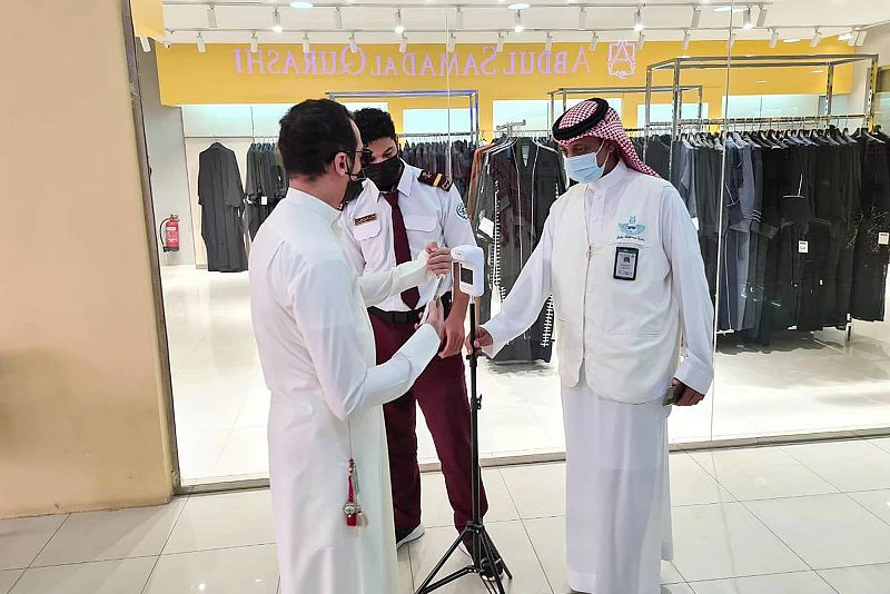 Authorities closed 24 commercial outlets for breaching protocols. (SPA)
