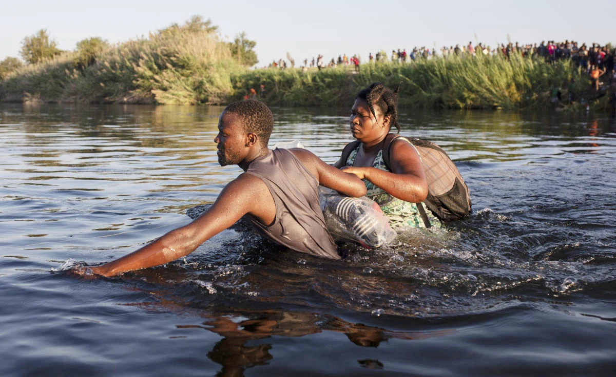 Migrants, many from Haiti, wade across the Rio Grande river from Del Rio, Texas, to return to Mexico, Monday, Sept. 20, 2021, to avoid deportation from the U.S. (AP)