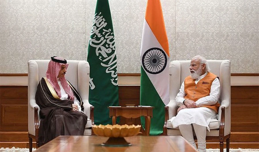 India’s Prime Minister Narendra Modi (right) talks to Saudi Foreign Minister Prince Faisal bin Farhan (left) in New Delhi, India on September 20, 2021. (SPA)