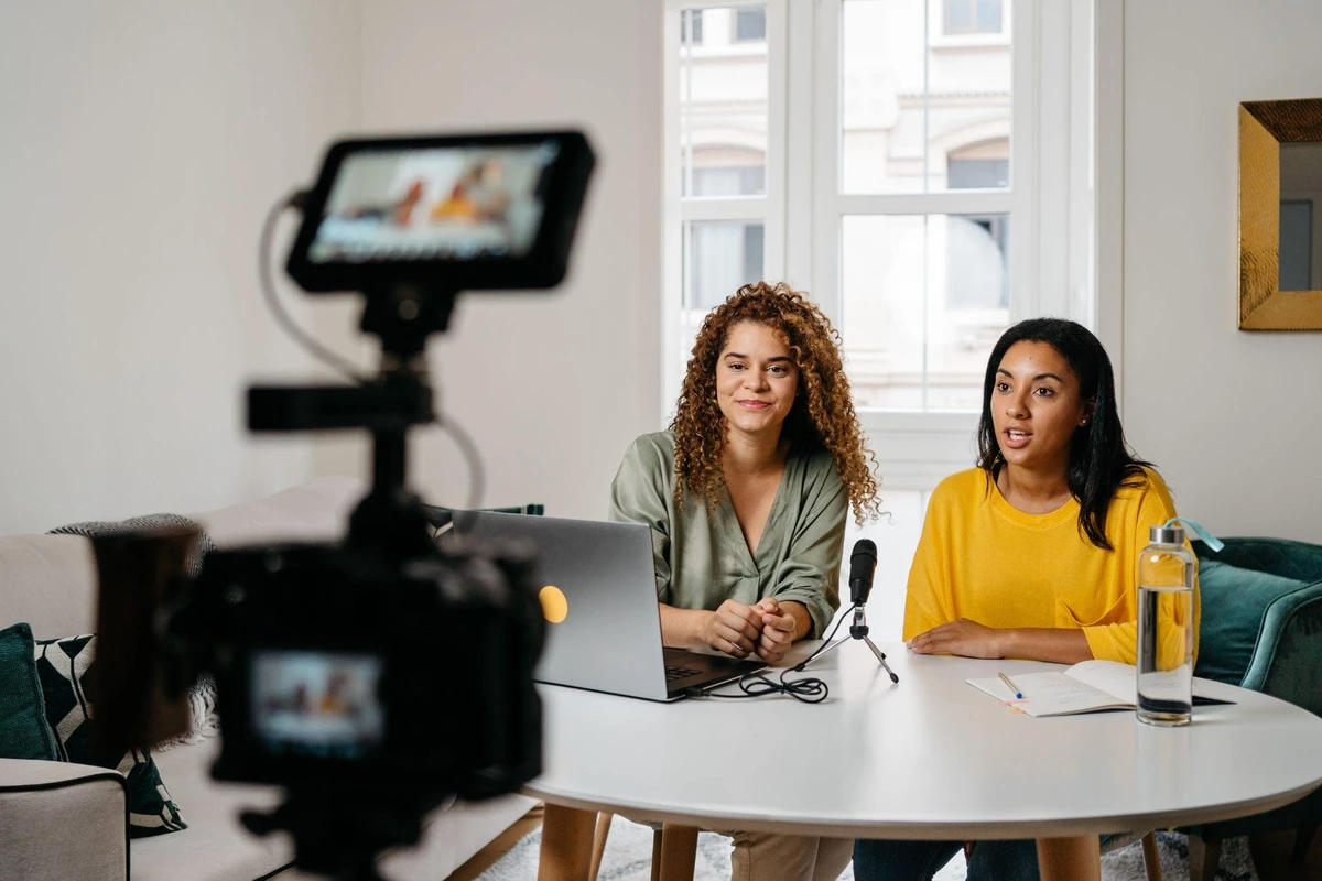 Female journalists were discovered to be among those who faced the most online abuse, including intimidation and threats. (Supplied)