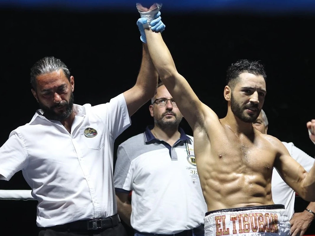 Italian boxer of Moroccan origin beats Nazi-tattooed rival