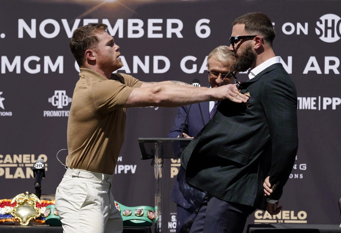Unified WBC/WBO/WBA super middleweight champion Canelo Alvarez, left, shoves undefeated IBF Super Middleweight Champion Caleb Plant during a news conference on Sept. 21, 2021. (AP)