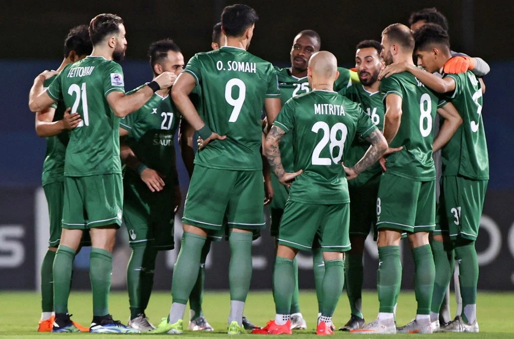 Al-Ahli's players gather in a huddle ahead of their AFC Champions League match against Al-Duhail on April 18, 2021, at the King Abdullah Sport City stadium. (AFP/File Photo)