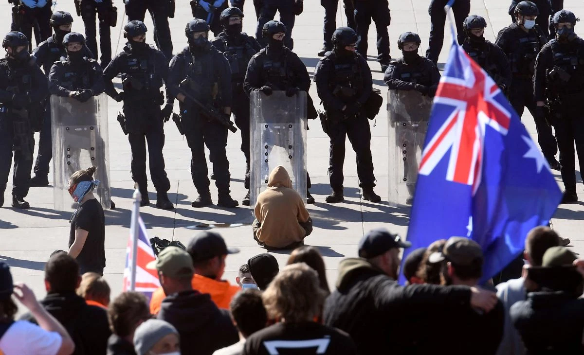 Melbourne anti-lockdown protests fizzle out as daily COVID-19 cases hit pandemic high
