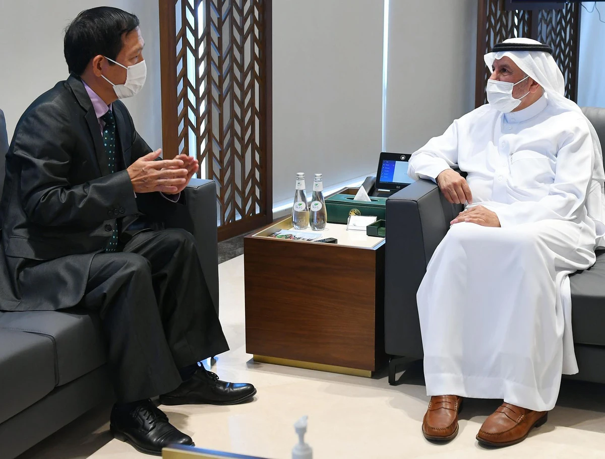 Ambassador of Vietnam to Saudi Arabia Vu Viet Dung meets KSrelief Supervisor General Dr. Abdullah Al-Rabeeah in Riyadh on Wednesday. (SPA)
