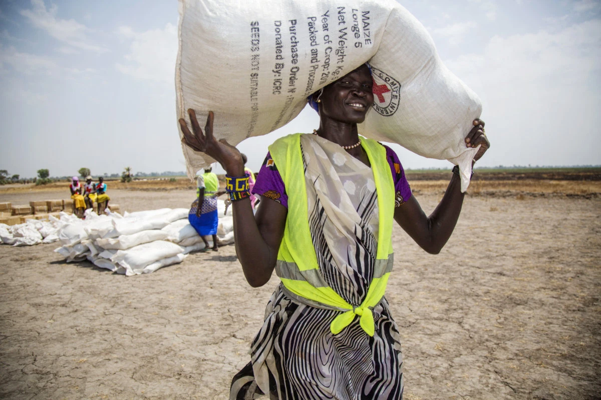 In this April 11, 2017 photo, a South Sudan community volunteer carries a sack of seeds distributed by the Red Cross (ICRC) in the town of Thonyor, in Leer county, on April 11, 2017. (AFP)