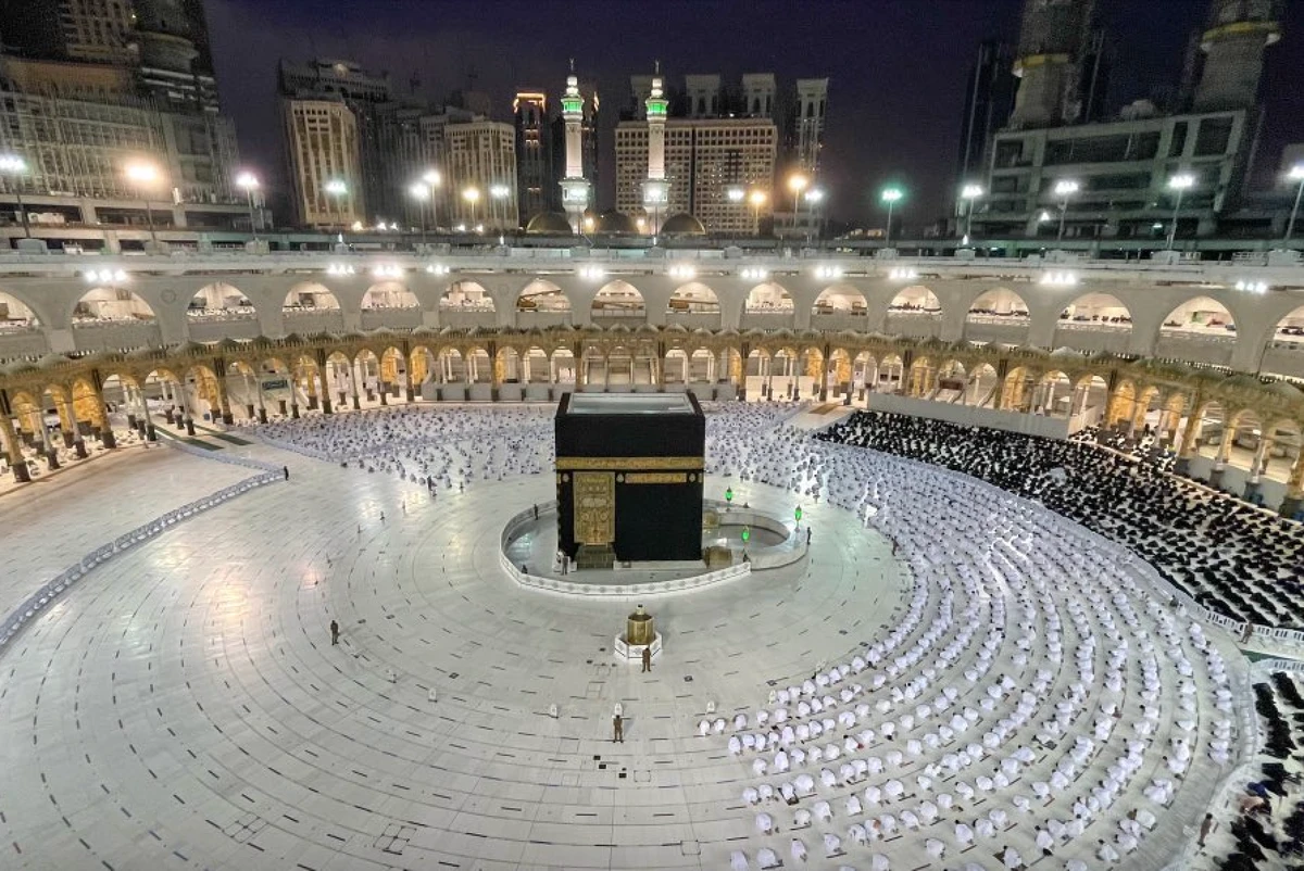 The number of pilgrims and worshippers allowed to perform Umrah and pray at the Grand Mosque in Makkah will increase as of Friday. (@ReasahAlharmain)