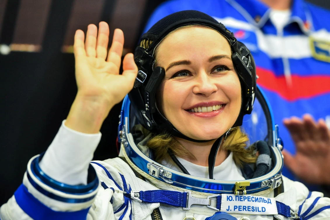 The International Space Station (ISS) crew member Russian actor Yulia Peresild waves after donning space suit shortly before the launch at the Baikonur Cosmodrome, Kazakhstan October 5, 2021. Andrey Shelepin/GCTC/Roscosmos/Handout via REUTERS ATTENTION EDITORS - THIS IMAGE HAS BEEN SUPPLIED BY A THIRD PARTY. MANDATORY CREDIT.