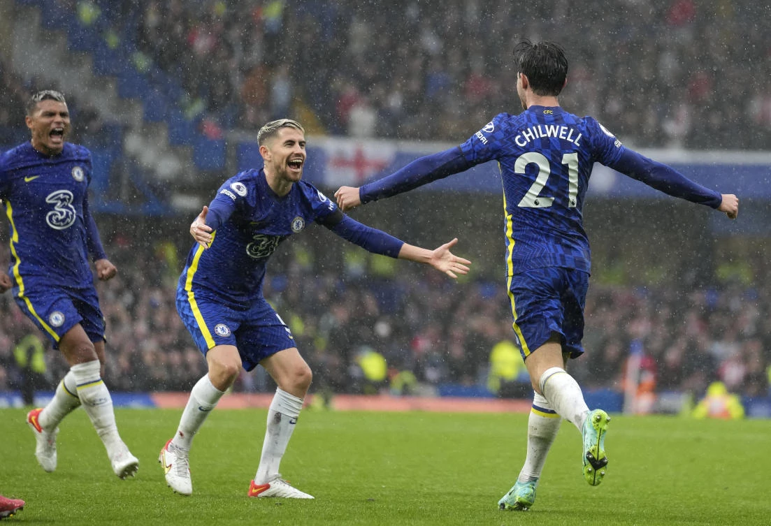 Chelsea seize Premier League top spot after dramatic win over Southampton