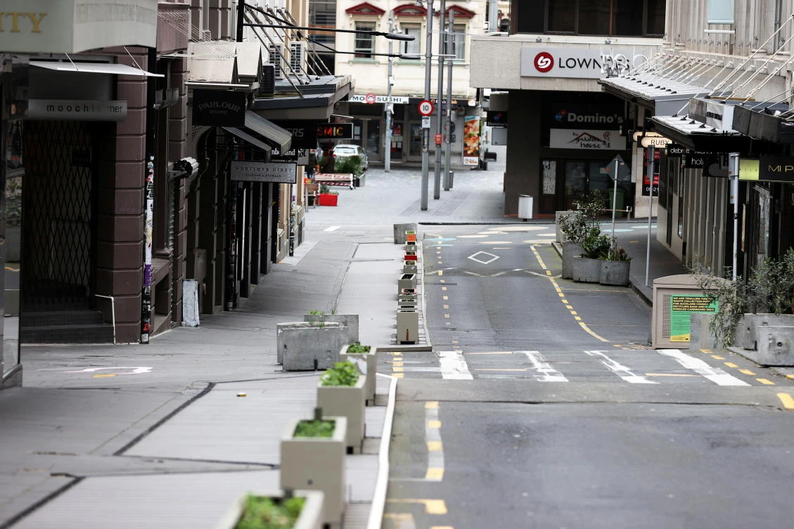 The normally bustling High Street in Auckland's CBD is largely deserted during a lockdown to curb the spread of a coronavirus disease (COVID-19) outbreak, in Auckland, New Zealand, August 26, 2021. (Reuters)