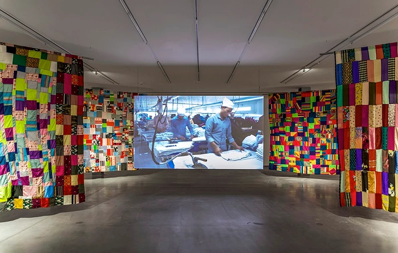 Piyarat Piyapongwiwat, Fabric, 2017, HD video, 19 mins. (Here, Now / هنا، الآن , October 3, 2021 – January 31, 2022. (Courtesy of the artist and Misk Art Institute)