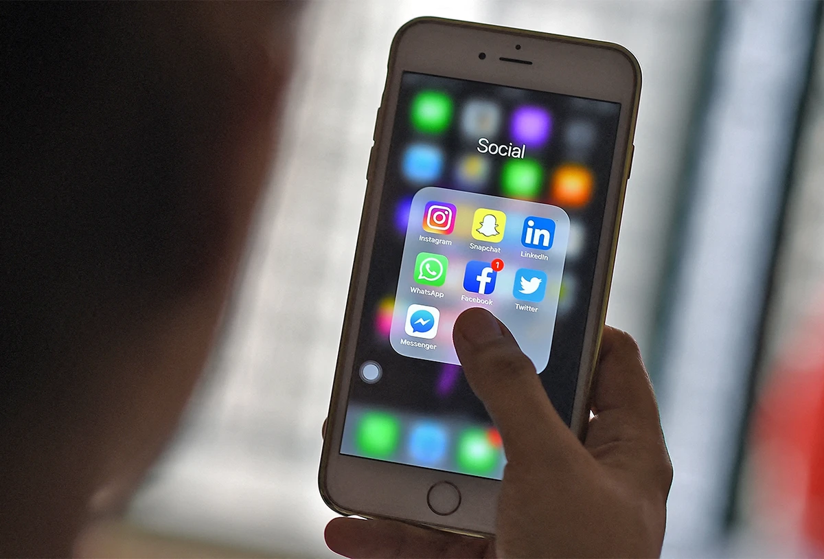 A woman looking at Social Networking applications Facebook, Instagram, Snapchat, Whatsapp, Twitter and Messenger on a smartphone in Kuala Lumpur, Malaysia, on March 22, 2018. (AFP/File)