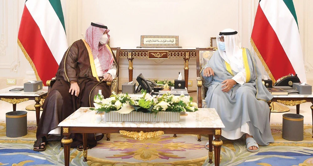 Kuwait crown prince meets Saudi minister of state at Bayan Palace