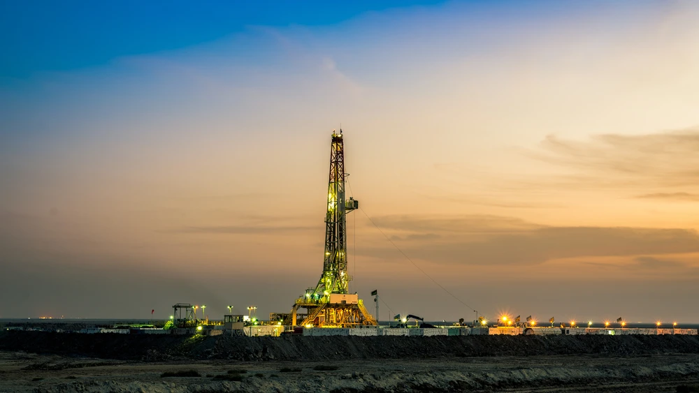 Drilling rig in Basra, south of Iraq (Shutterstock)