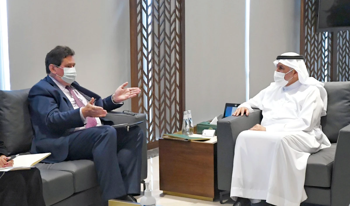 DiplomaticQuarter: UK envoy discusses humanitarian programs with KSrelief chief