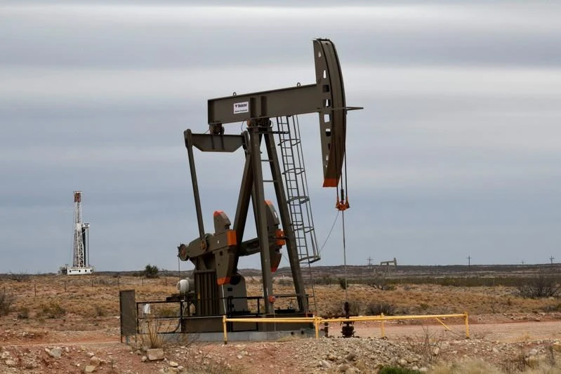 US 2021 crude output seen falling more than previously forecast