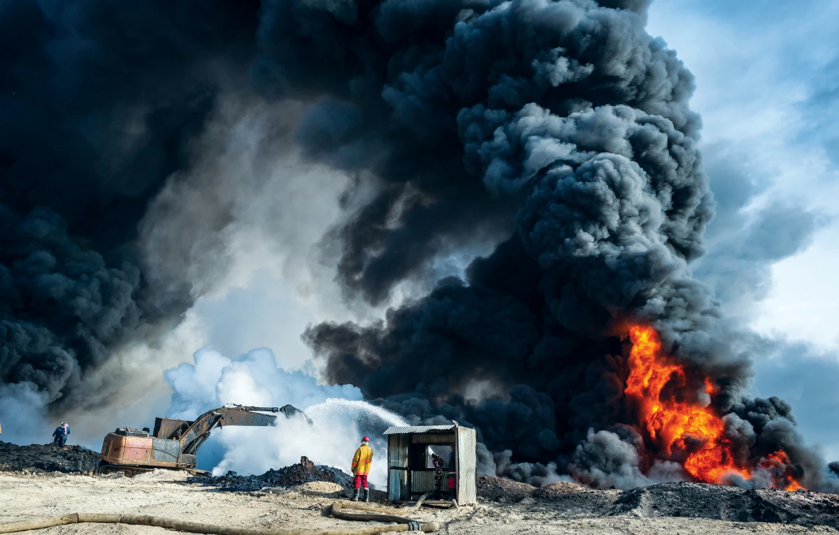 Efforts underway to put out a fire ignited by Daesh terrorists before they fled at an oil filed in Iraq’s Qayyarah area on Oct. 31, 2016. (GettyImages)
