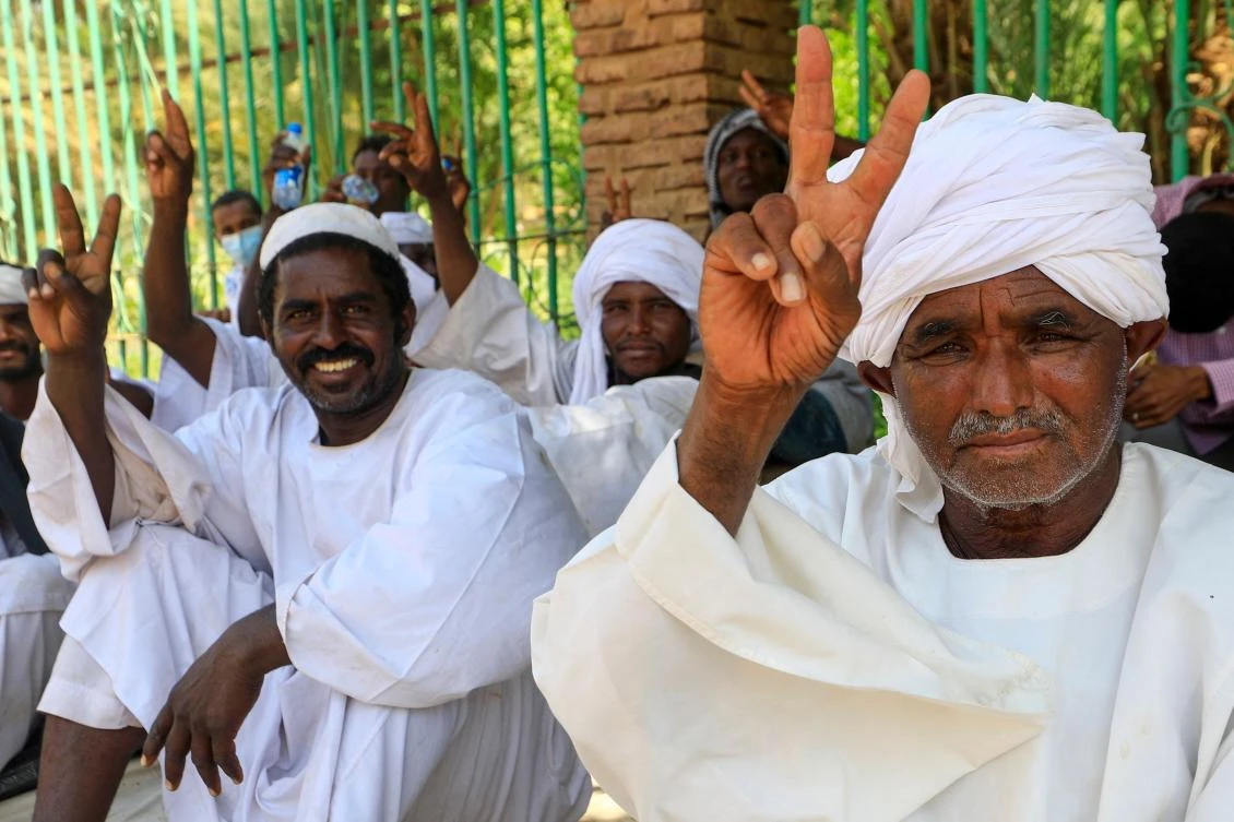 Pro-army protesters rally again in tense Sudan