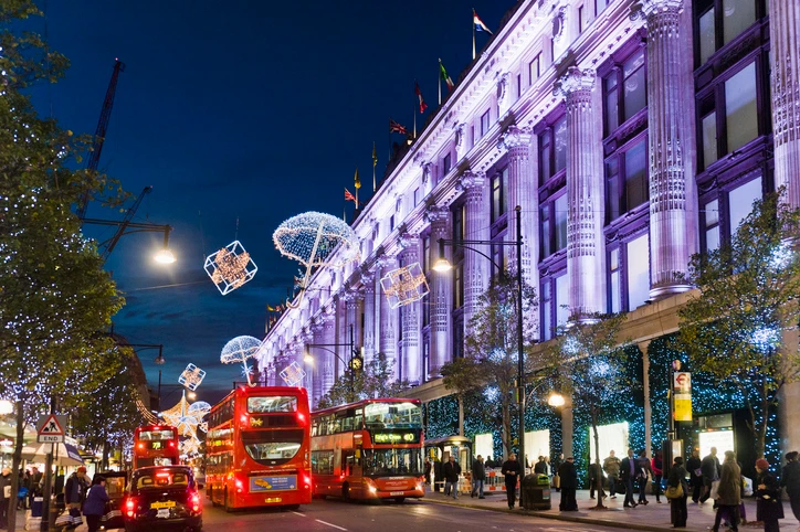 Qatar leads talks to acquire British department store for $5.5bn