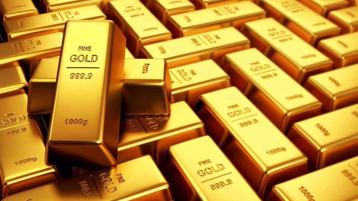 Gold edges lower as US Treasury yields rise