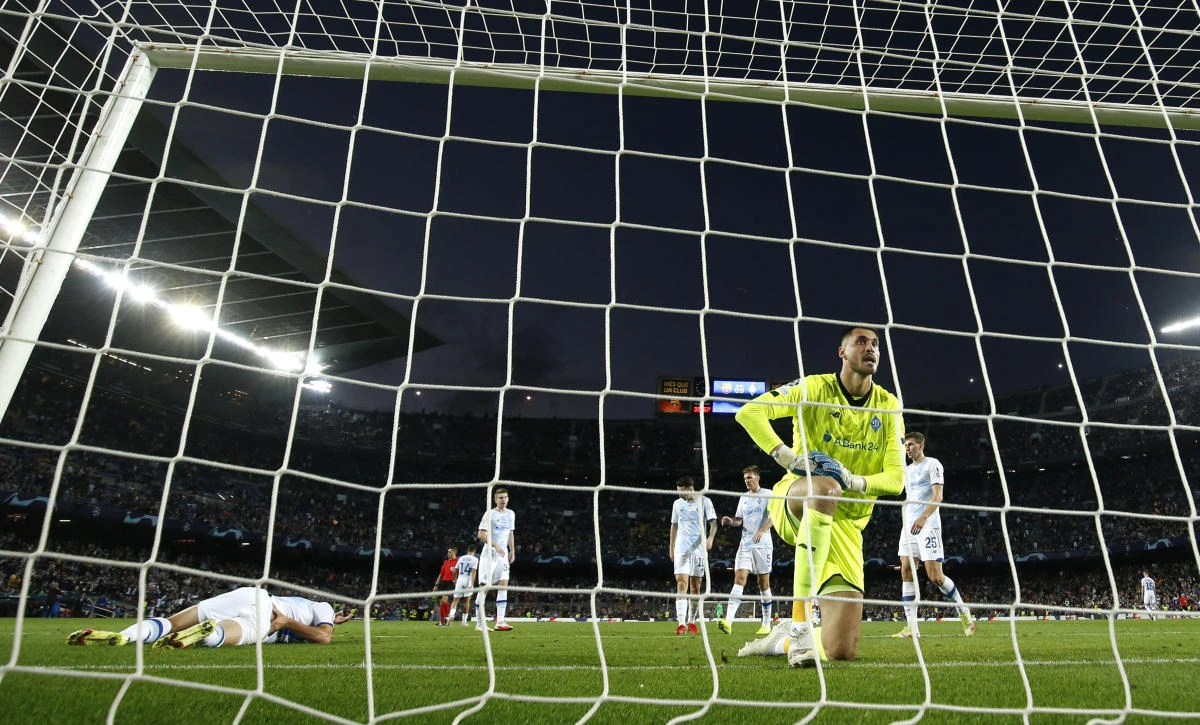 Barca edge past Dynamo to revive Champions League hopes at half-empty Camp Nou