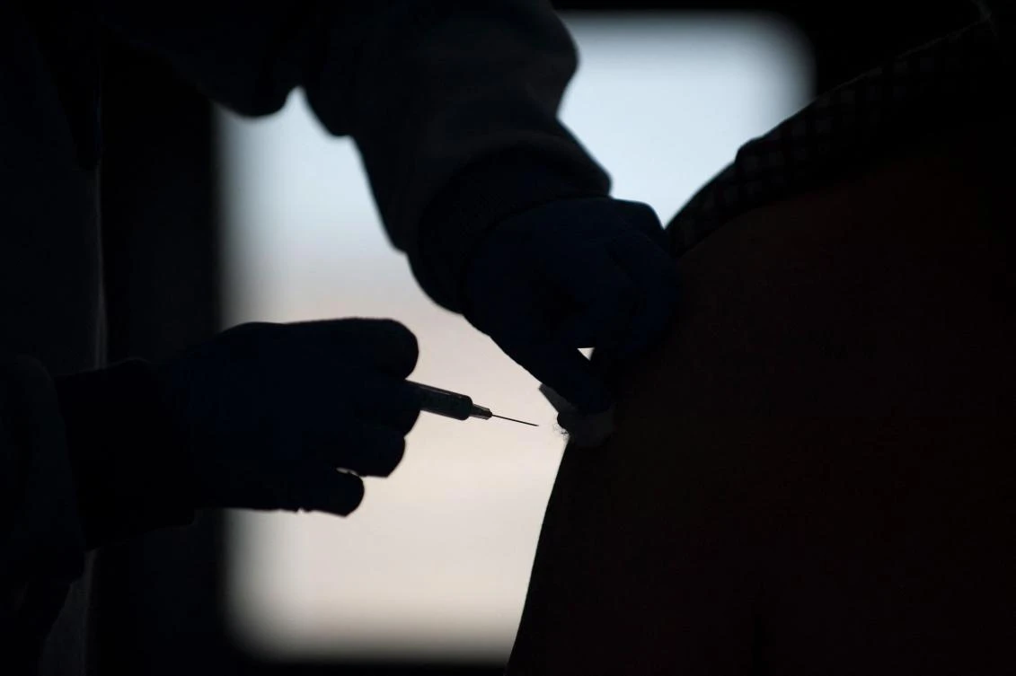 US FDA clears Moderna, J&J COVID-19 boosters, backs use of different vaccine for boost