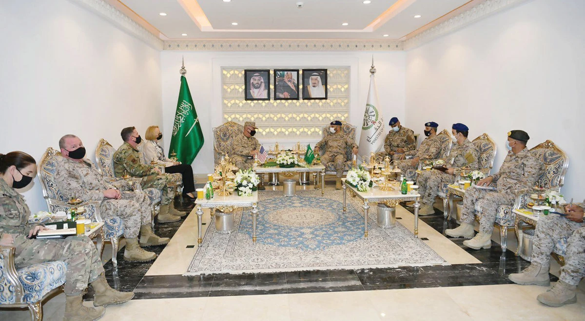 The meeting between Air Chief Marshal Fayyadh bin Hamed Al Ruwaili and Gen. Kenneth F. McKenzie Jr. in Riyadh, attended by their respective delegations. (SPA)