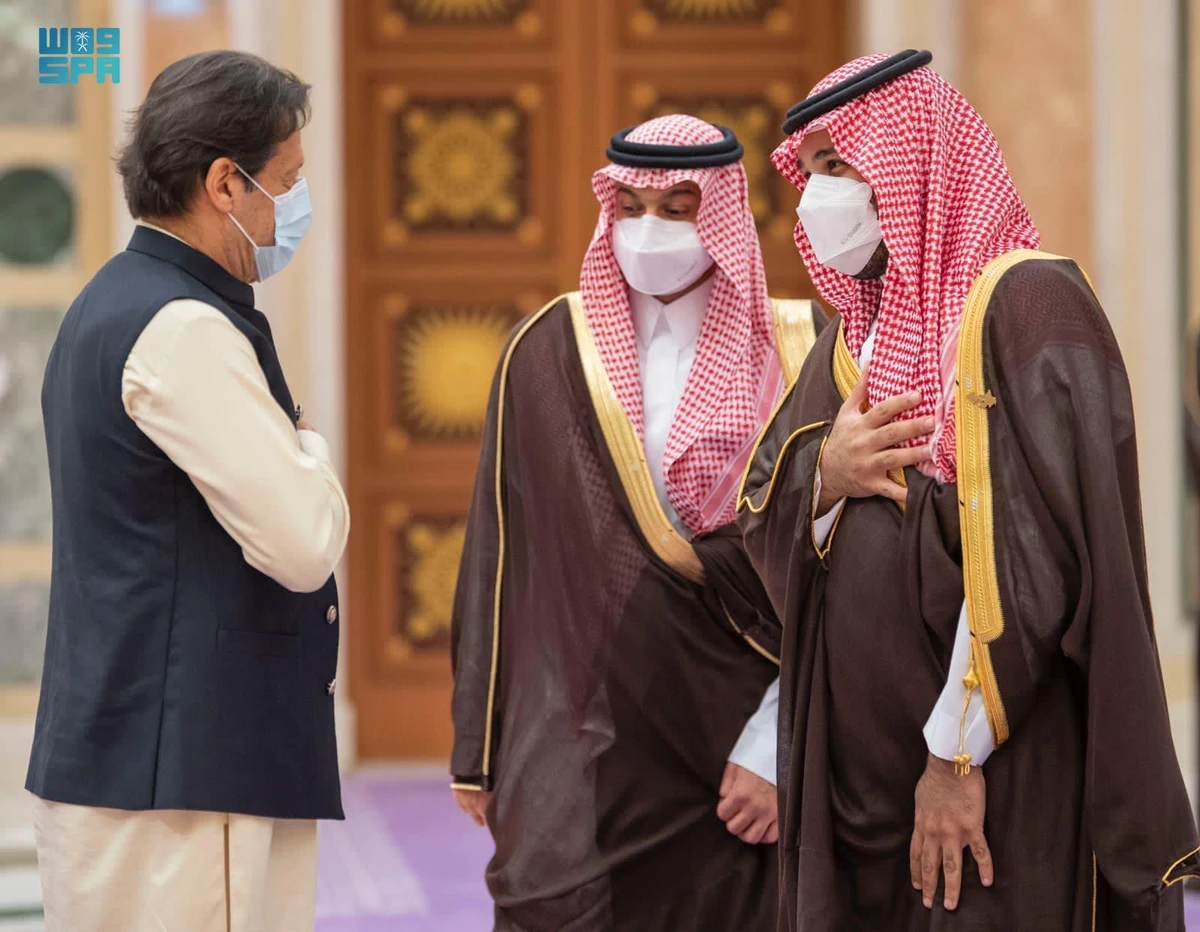 Clean energy to comprise 60% of Pakistan's energy mix by 2030, says PM
