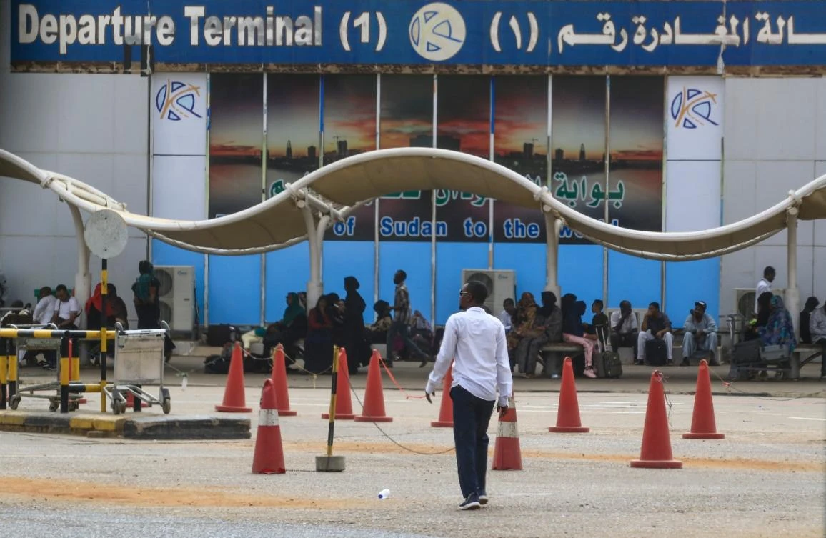 Passengers wait outside the departure terminal at Khartoum airport on May 28, 2019. (File/AFP)