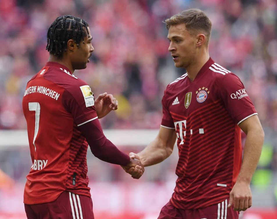 Bayern Munich’s star Joshua Kimmich has been told to get vaccinated against Covid-19 by Germany’s acting interior minister after he sparked a lively debate by revealing he had opted out of receiving jabs. (AFP)
