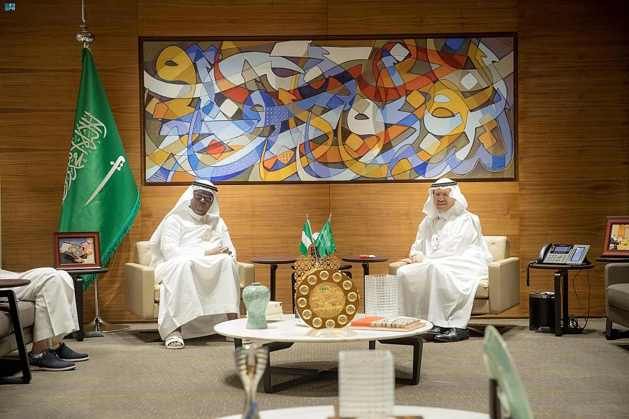 Saudi energy minister and Nigerian petroleum minister discuss global oil market