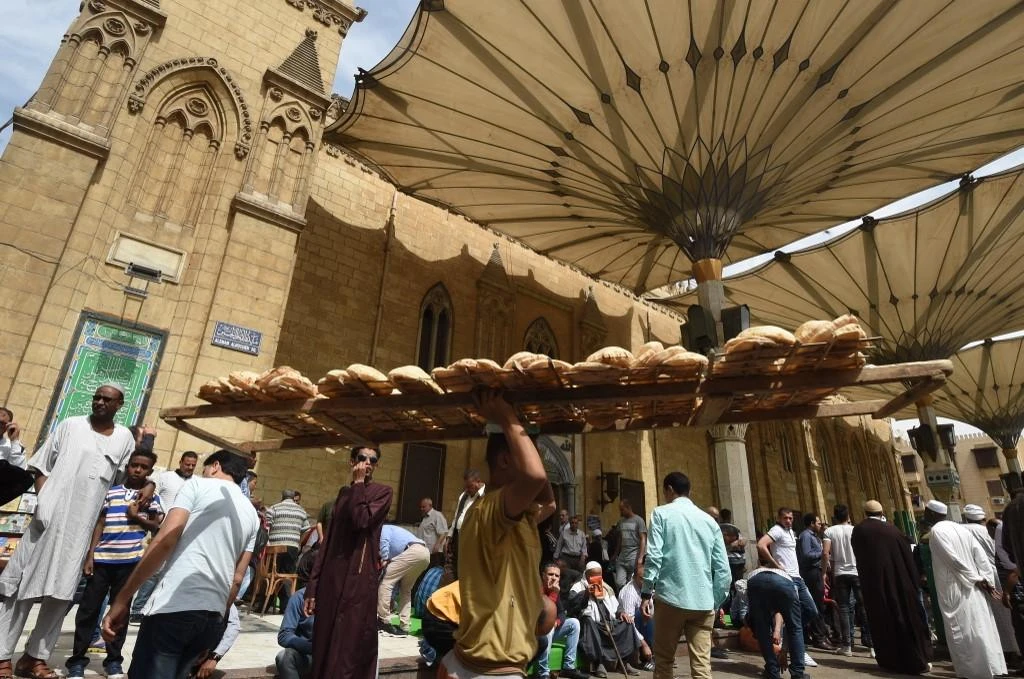 Subsidized bread in Egypt has been sold for 5 Egyptian piasters ($0.0032). (AFP)