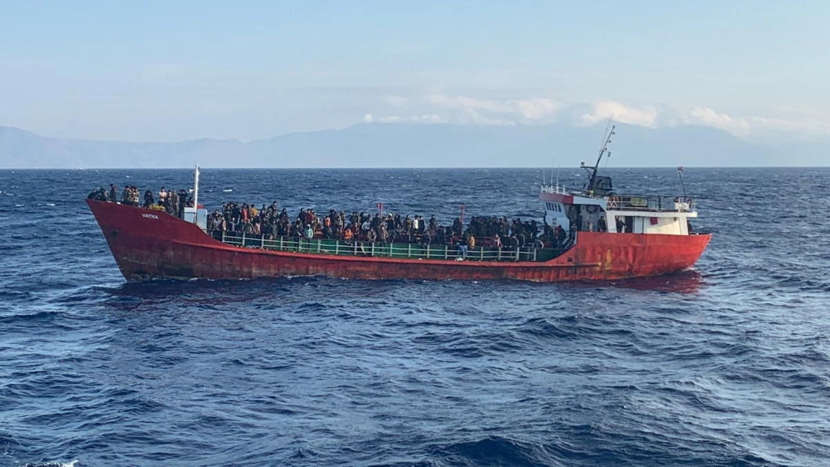 Turkish-flagged cargo ship with migrants to dock at Greek port