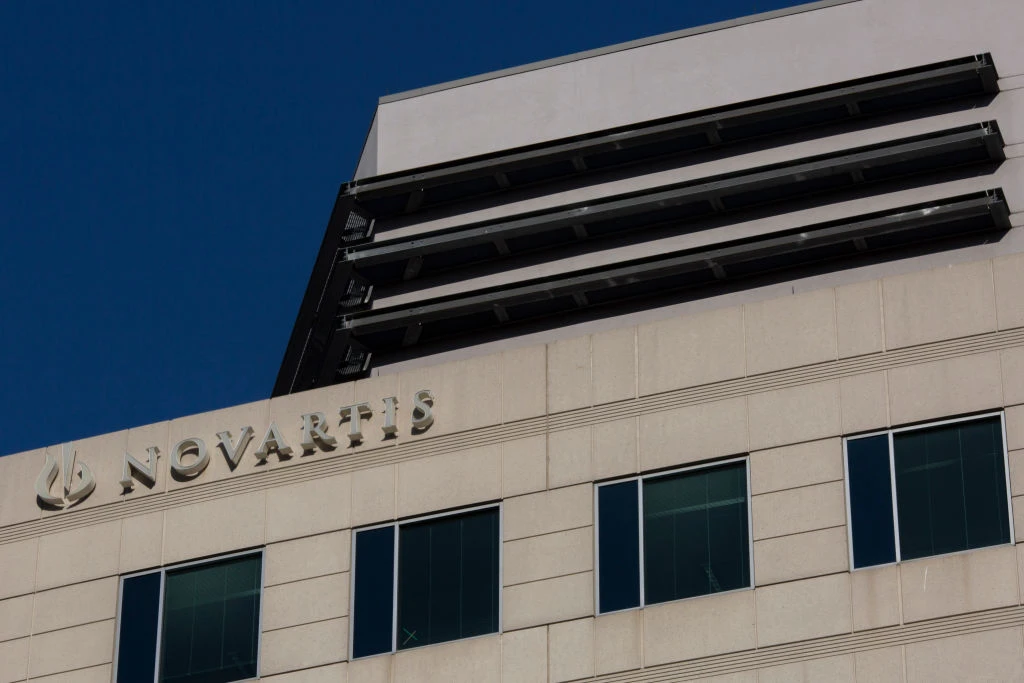 Novartis cuts uneasy 20-year ties to Roche with $20.7bn voting stake sale