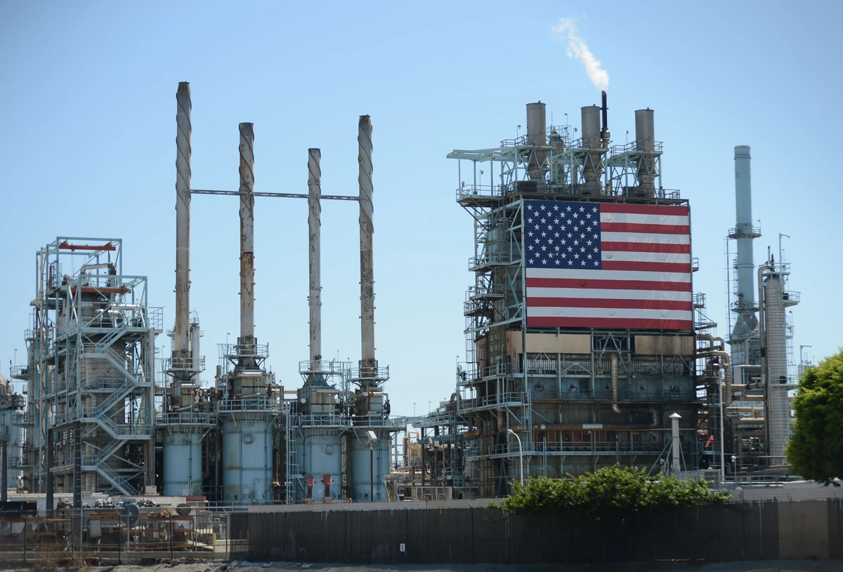 Southern California enacts new smog rules on refineries