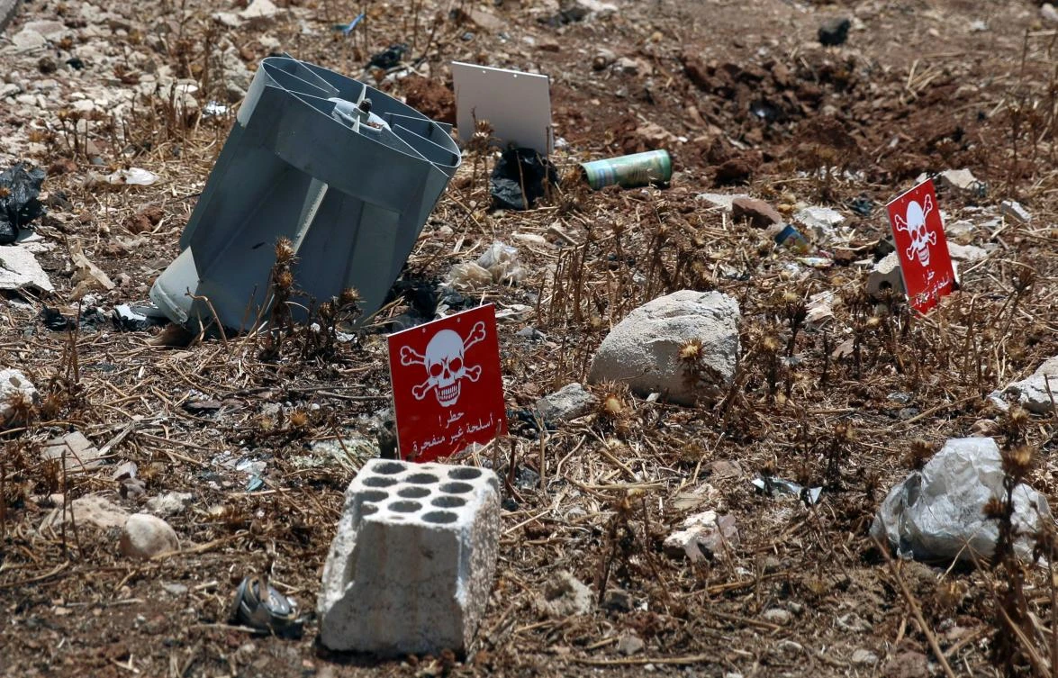 Mine blast in central Syria kills all 7 in car: monitor